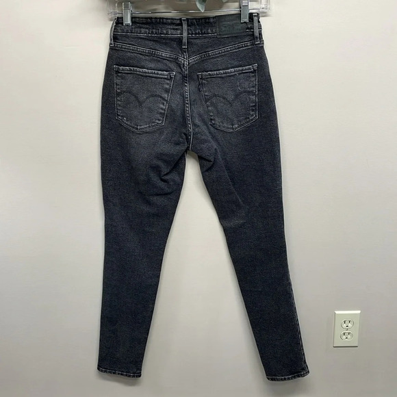 NWOT Levi’s 721 High Rise Skinny Black Wash Denim Jeans Distressed 26 - Picture 4 of 15